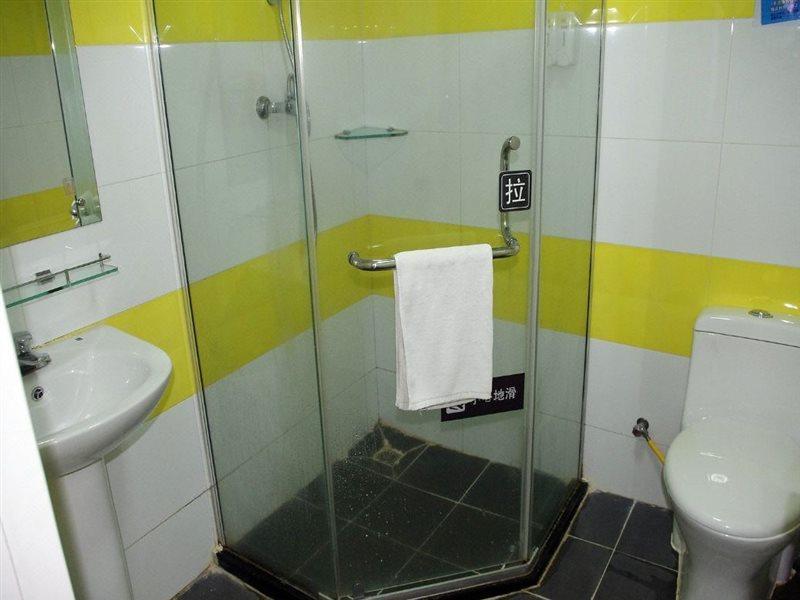 7 Days Inn Yangjiang Xinyue International Studio Buitenkant foto