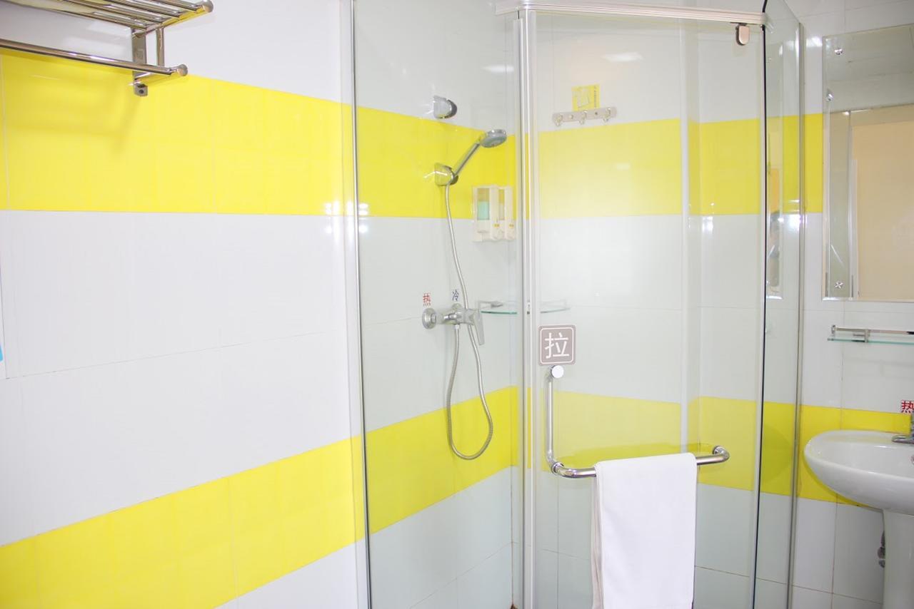 7 Days Inn Yangjiang Xinyue International Studio Buitenkant foto